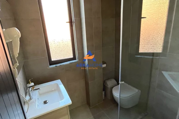 Shtepi ne shitje Apartament ne Tirane, Garsoniere, Mobilimi E mobiluar, Pagesa 130,000  Euro.