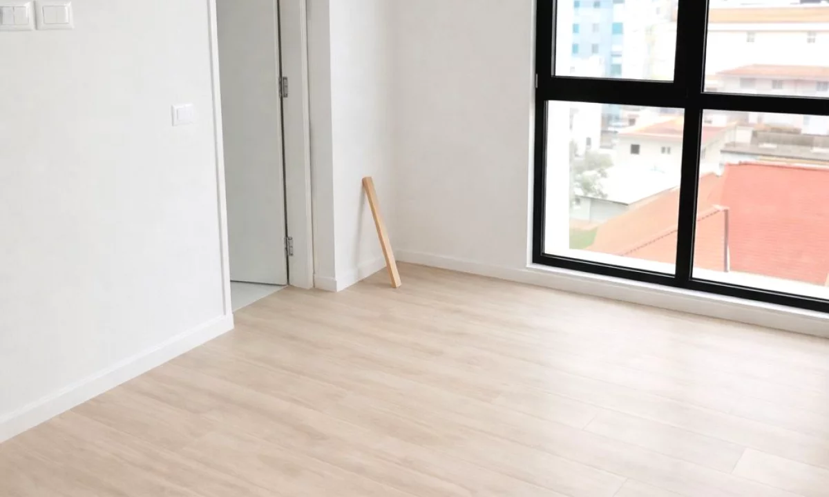 Shtepi ne shitje Papafingo(kati i catise) ne Tirane, 2+1, Mobilimi Bosh, pa mobiluar, Pagesa 260,000  Euro.