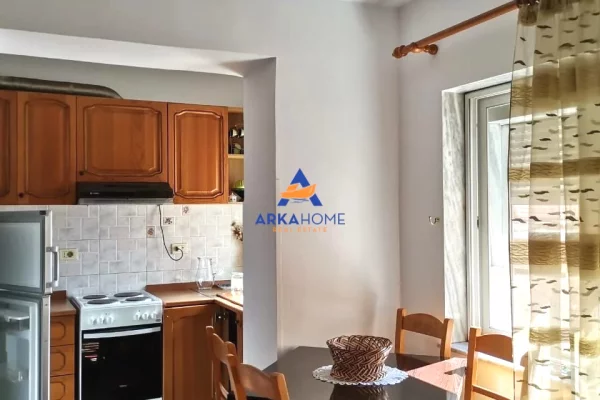 Shtepi me qera Apartament ne Tirane, 2+1, Mobilimi E mobiluar, Pagesa 627  Euro.