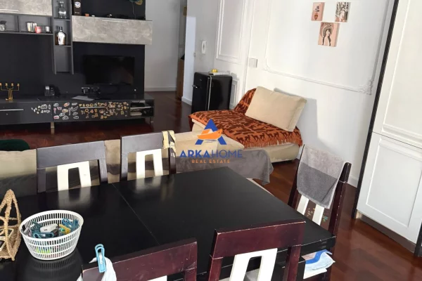 Shtepi ne shitje Apartament ne Tirane, 2+1, Mobilimi E mobiluar, Pagesa 1,600,000  Euro.