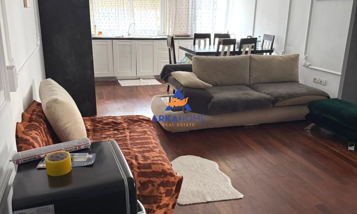 Shtepi ne shitje Apartament ne Tirane, 2+1, Mobilimi E mobiluar, Pagesa 1,600,000  Euro.