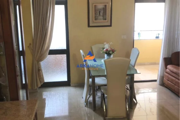 Shtepi ne shitje Apartament ne Tirane, 3+1, Mobilimi E mobiluar, Pagesa 340,000  Euro.