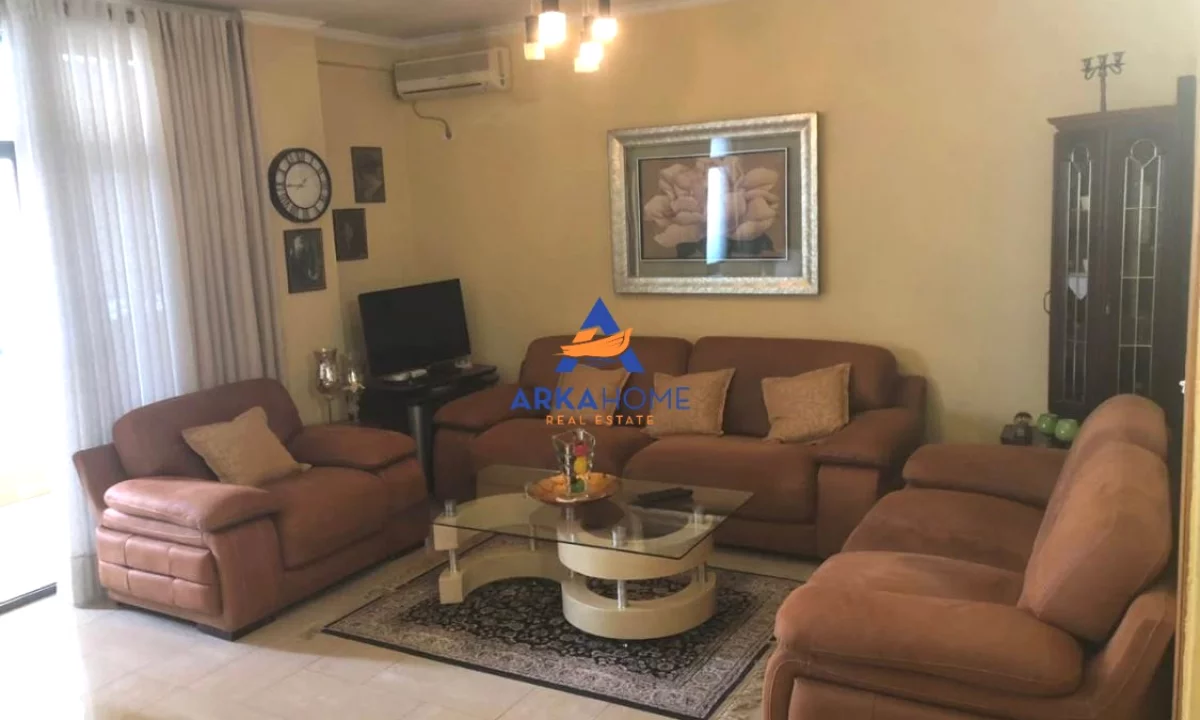 Shtepi ne shitje Apartament ne Tirane, 3+1, Mobilimi E mobiluar, Pagesa 340,000  Euro.