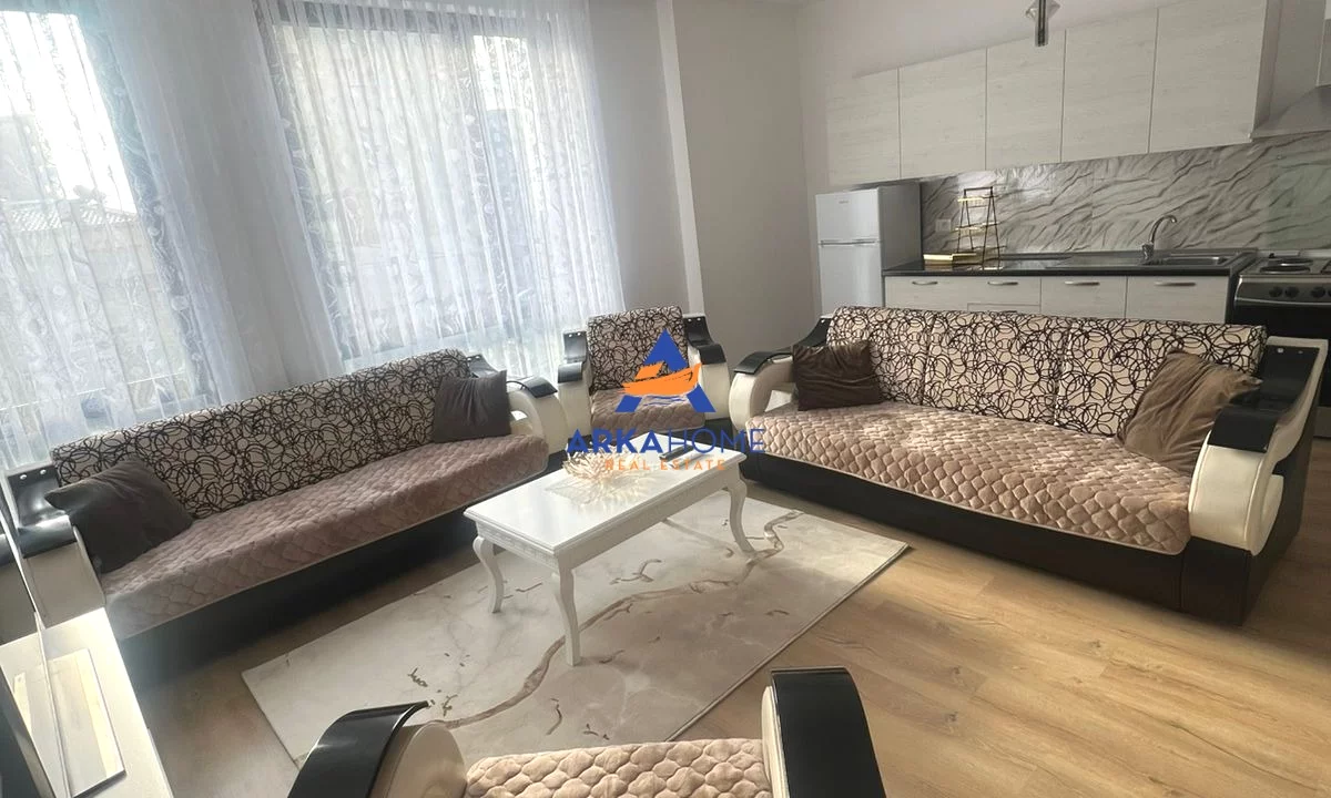Shtepi me qera Apartament ne Tirane, 2+1, Mobilimi E mobiluar, Pagesa 700  Euro.