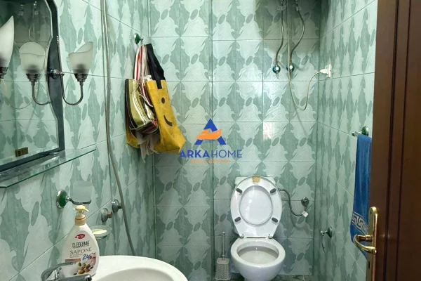 Shtepi ne shitje Apartament ne Tirane, 2+1, Mobilimi E mobiluar, Pagesa 250,000  Euro.