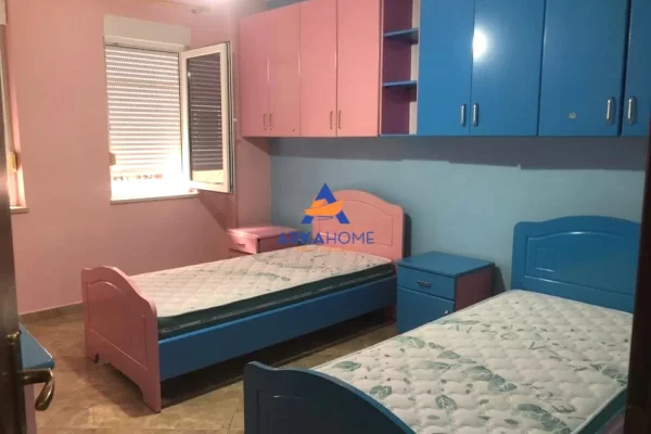 Shtepi ne shitje Apartament ne Tirane, 2+1, Mobilimi E mobiluar, Pagesa 261,506  Euro.