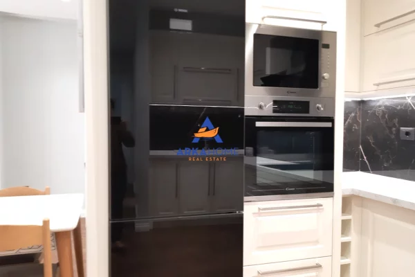 Shtepi me qera Apartament ne Tirane, 2+1, Mobilimi E mobiluar, Pagesa 850  Euro.