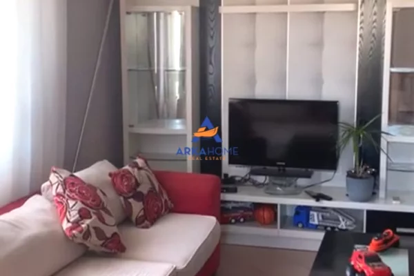 JEPET APARTAMENT ME QERA 1+1+BALLKON "RRUGA MIHAL DURI , ISH AMBASADA JUGOSLLAVE" 60000 LEKE