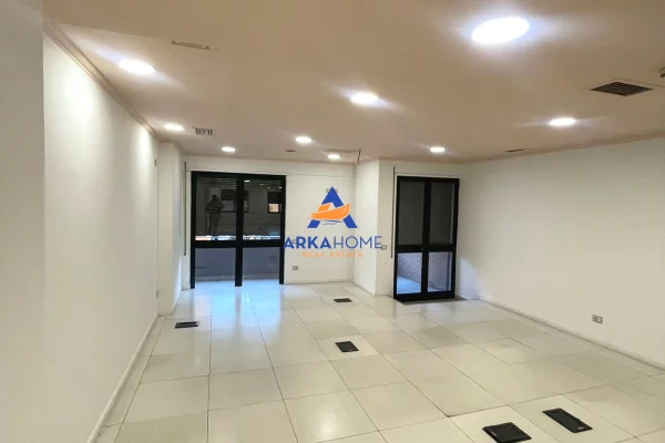 JEPET AMBIENT ME QERA 820M2 "RRUGA KAVAJES , PERBALL DELIJORGJIT" 10.000 EURO