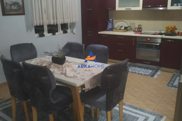 Shtepi ne shitje Shtepi Private ne Tirane, 3+1, Mobilimi E mobiluar, Pagesa 220,000  Euro.