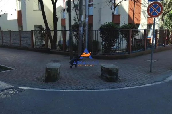 Ambiente Commerciale in Affitto 1+1 a Tirana - 350 Euro