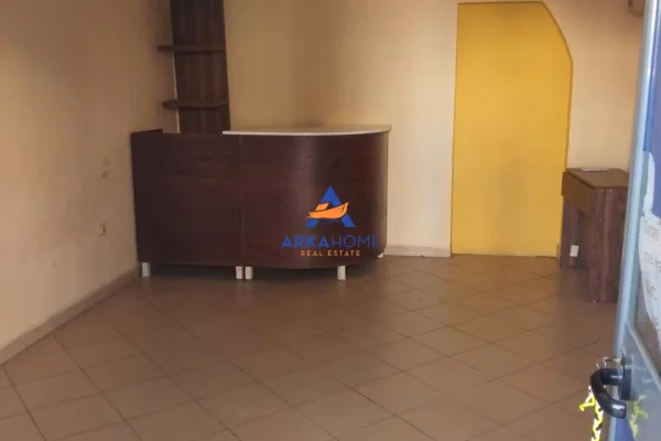 Ambiente Commerciale in Affitto 1+1 a Tirana - 350 Euro