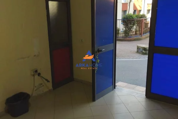 Ambiente Commerciale in Affitto 1+1 a Tirana - 350 Euro