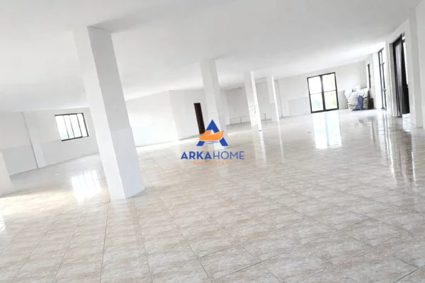 JEPET AMBIENT BIZNESI ME QIRA 430M2 "RRUGA MARTIN CAMAJ VAZHDIMI I UNAZES PLAZH-PLEPA" 85000 LEKE