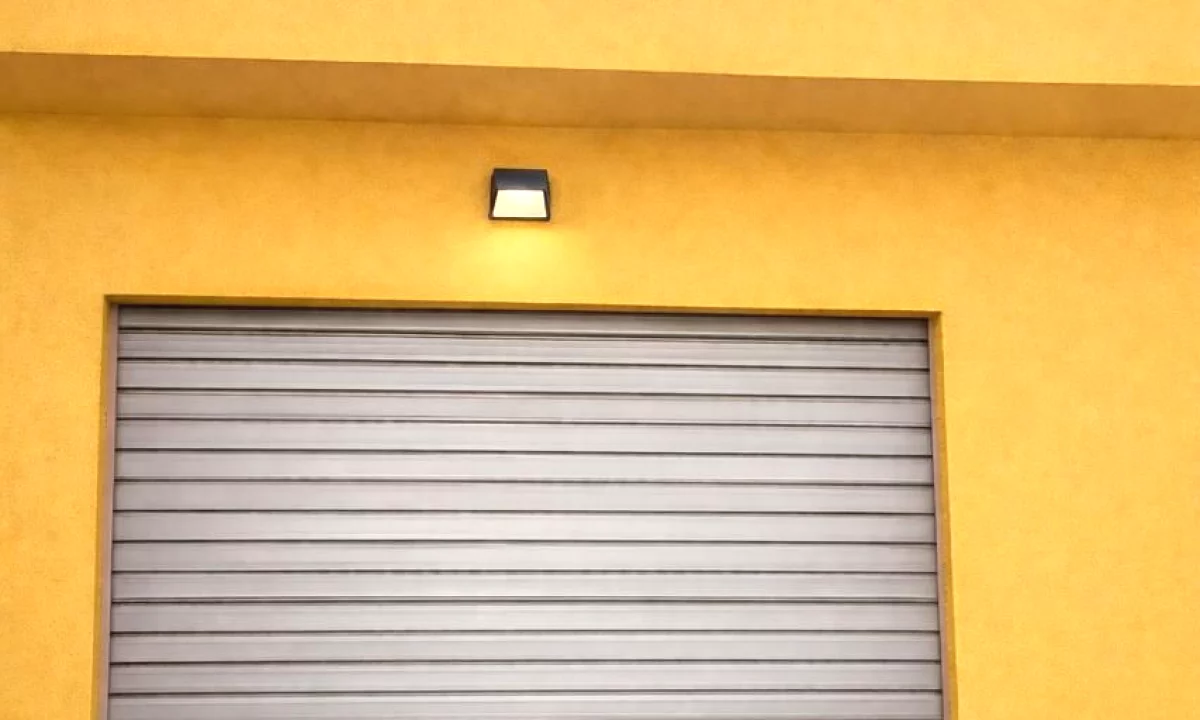 SHITET AMBIENT BIZNESI 25M2 "21 DHJETORI, KONGRESI I LUSHNJES" 5.000.000 LEKE