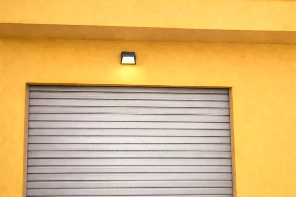 SHITET AMBIENT BIZNESI 25M2 "21 DHJETORI, KONGRESI I LUSHNJES" 5.000.000 LEKE