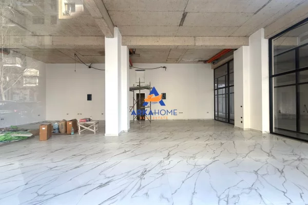 JEPET AMBIENT BIZNESI 125M2 ME QERA "ISH PARKU" 150.000 LEKE