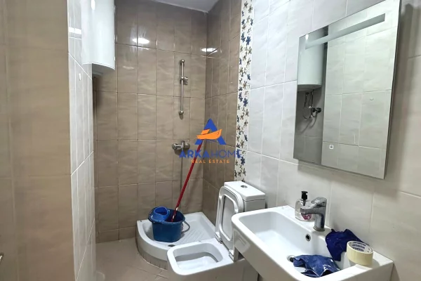 JEPET APARTMENT ME QERA PER ZYRA 125M2 "KOMPLEKSI KONTAKT,ISH PARKU" 650 EURO