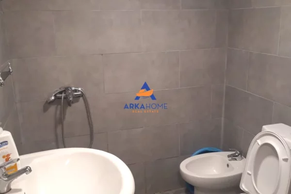 Shtepi me qera Apartament ne Tirane, 2+1, Mobilimi E mobiluar, Pagesa 470  Euro.