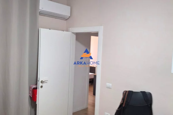 Shtepi me qera Apartament ne Tirane, 2+1, Mobilimi E mobiluar, Pagesa 699  Euro.