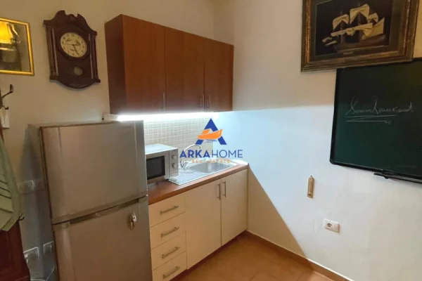 Shtepi me qera Apartament ne Tirane, 1+1, Mobilimi E mobiluar, Pagesa 313  Euro.