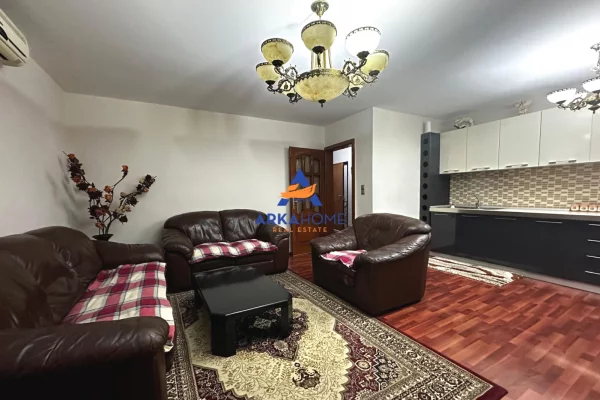 JEPET APARTAMENT ME QERA 2+1+BALLKON "RRUGA FORTUZI, QENDER" 700 EURO