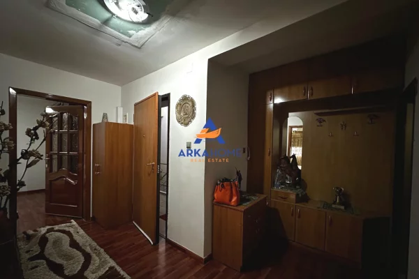 Shtepi me qera Apartament ne Tirane, 2+1, Mobilimi E mobiluar, Pagesa 700  Euro.