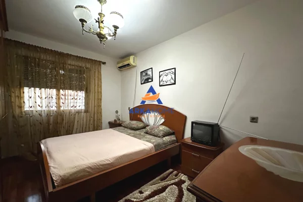 Shtepi me qera Apartament ne Tirane, 2+1, Mobilimi E mobiluar, Pagesa 700  Euro.