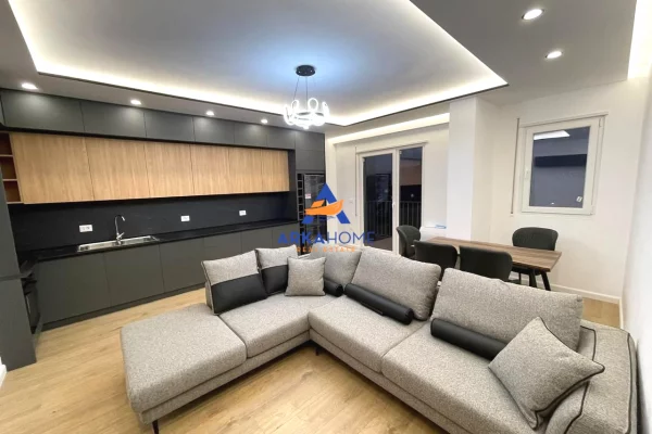 SHITET APARTAMENT 2+1+2+VERANDË TEK “RESIDENCA KLENSI” 270.000 EURO