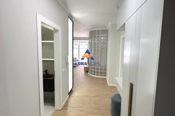 Appartamento in affitto a Tirana 2+1, Arredato