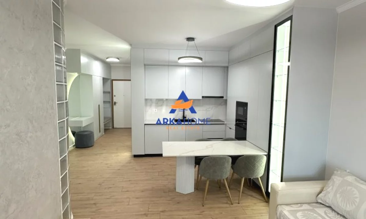 Appartamento in affitto a Tirana 2+1, Arredato