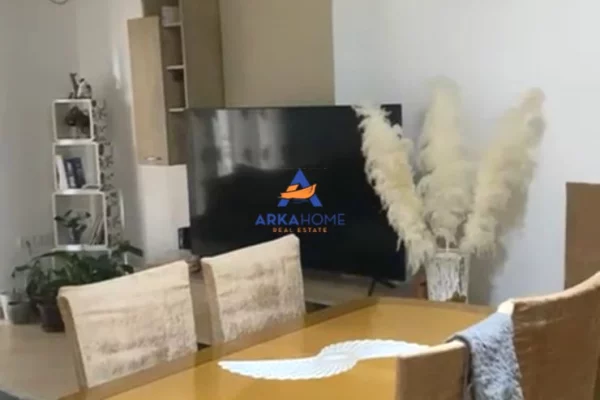 Shtepi me qera Apartament ne Tirane, 2+1, Mobilimi E mobiluar, Pagesa 625  Euro.