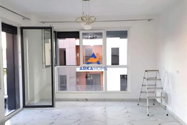 Ambiente Commerciale in Affitto 1+1 a Tirana - 800 Euro