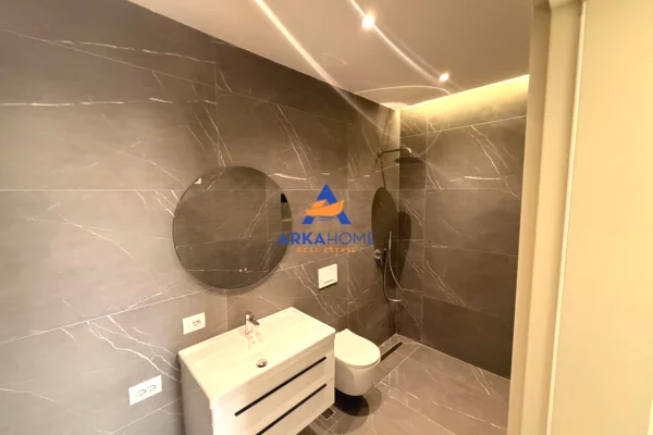 Shtepi me qera Apartament ne Tirane, 2+1, Mobilimi Bosh, pa mobiluar, Pagesa 900  Euro.