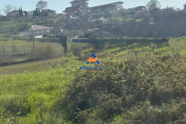 Truall ose Toke ne Durres - 1,200,000 Euro