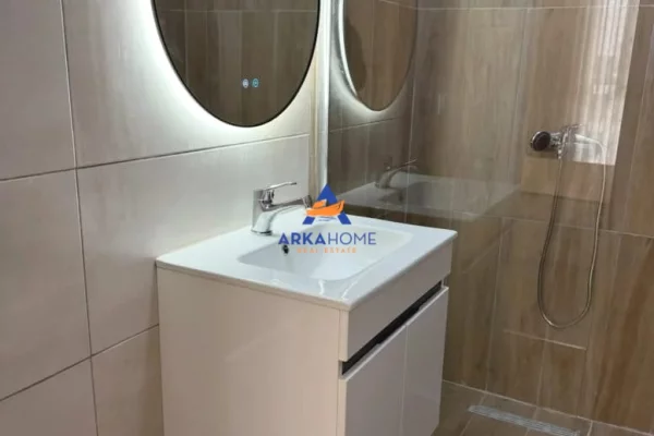 Shtepi me qera Apartament ne Tirane, 2+1, Mobilimi E mobiluar, Pagesa 930  Euro.