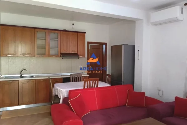 JEPET SHTEPI ME QERA 1+1+ANEKS +BALLKON+OBORR "AFER FABRIKES SE MIELLIT , ASTIR" 350 EURO