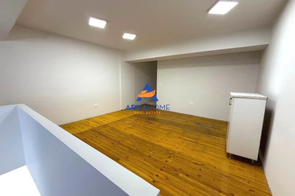 JEPET ME QERA AMBIENT ZYRE +POST PARKIMI "TE RRUGA E ELBASANIT" 60000 LEKE