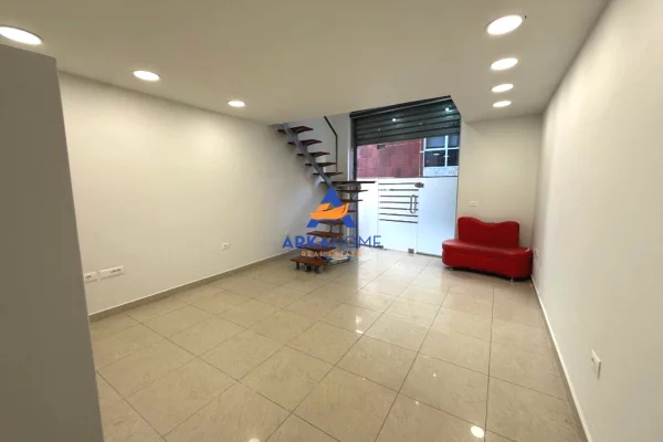 JEPET ME QERA AMBIENT ZYRE +POST PARKIMI "TE RRUGA E ELBASANIT" 60000 LEKE