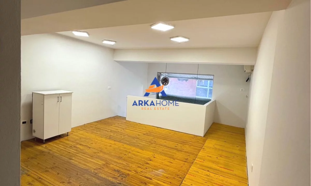 JEPET ME QERA AMBIENT ZYRE +POST PARKIMI "TE RRUGA E ELBASANIT" 60000 LEKE