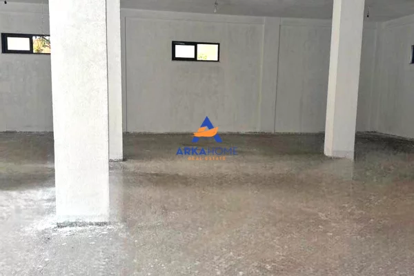 JEPET ME QERA MAGAZINE 180M2 "TE 21 DHJETORI" 90000 LEKE