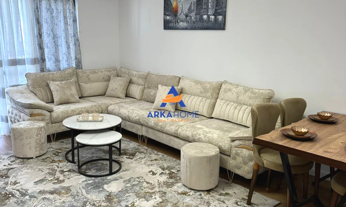 Appartamento in vendita a Tirana 2+1, Arredato