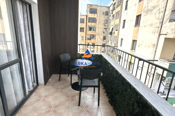 Appartamento in vendita a Tirana 2+1, Arredato