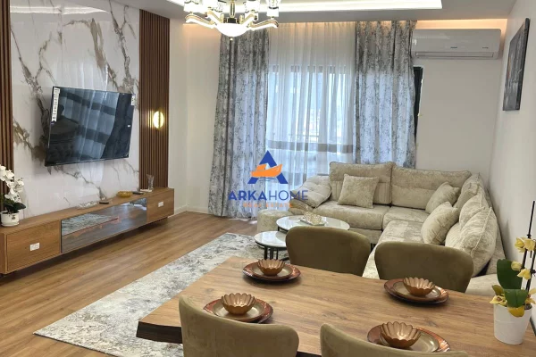 Appartamento in vendita a Tirana 2+1, Arredato