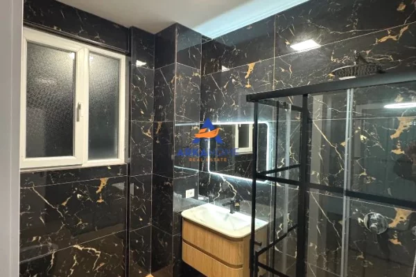 Appartamento in affitto a Tirana 2+1, Arredato