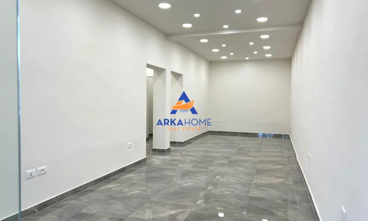 JEPET ME QERA AMBIENT BIZNESI BUZE RRUGE "TEK STADIUMI DINAMO" 2500 EURO