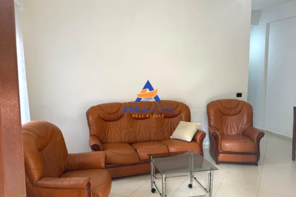 JEPET APARTAMENT ME QERA 1+1 "RRUGA JORDAN MISJA, BULEVARDI I RI" 35000 LEKE