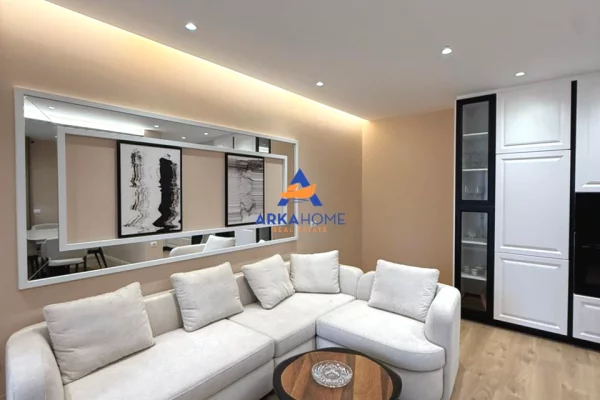 SHITET APARTAMENT 2+1+2 BALLKONE+POST PARKIMI "TE KOLOSEU, RRUGA E DURRESIT" 370.000 EURO