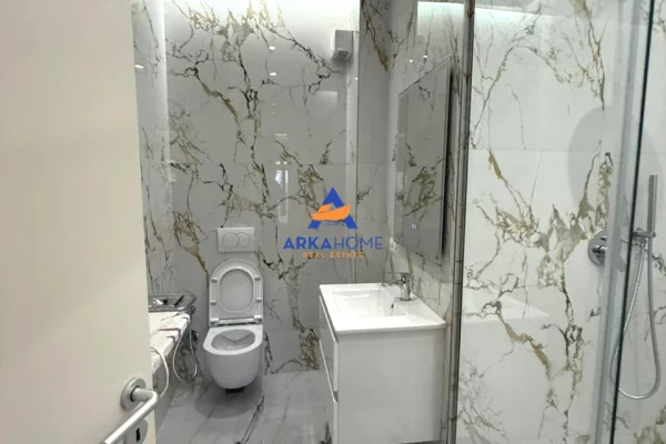 Shtepi ne shitje Apartament ne Tirane, 2+1, Mobilimi E mobiluar, Pagesa 370,000  Euro.