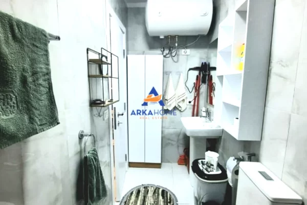 Shtepi ne shitje Apartament ne Tirane, Garsoniere, Mobilimi E mobiluar, Pagesa 88,000  Euro.